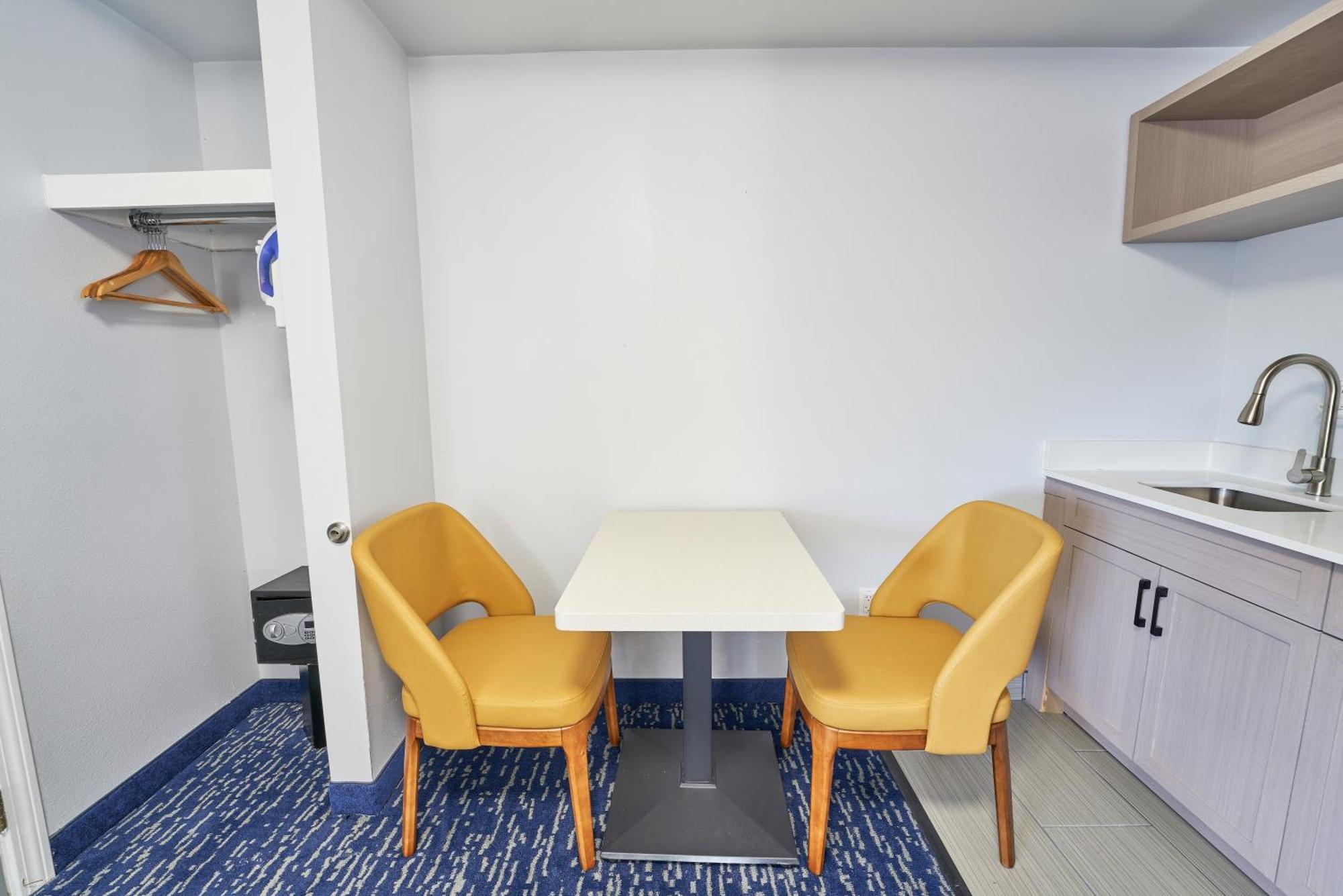 All Seasons Inn & Suites Bourne Exteriér fotografie